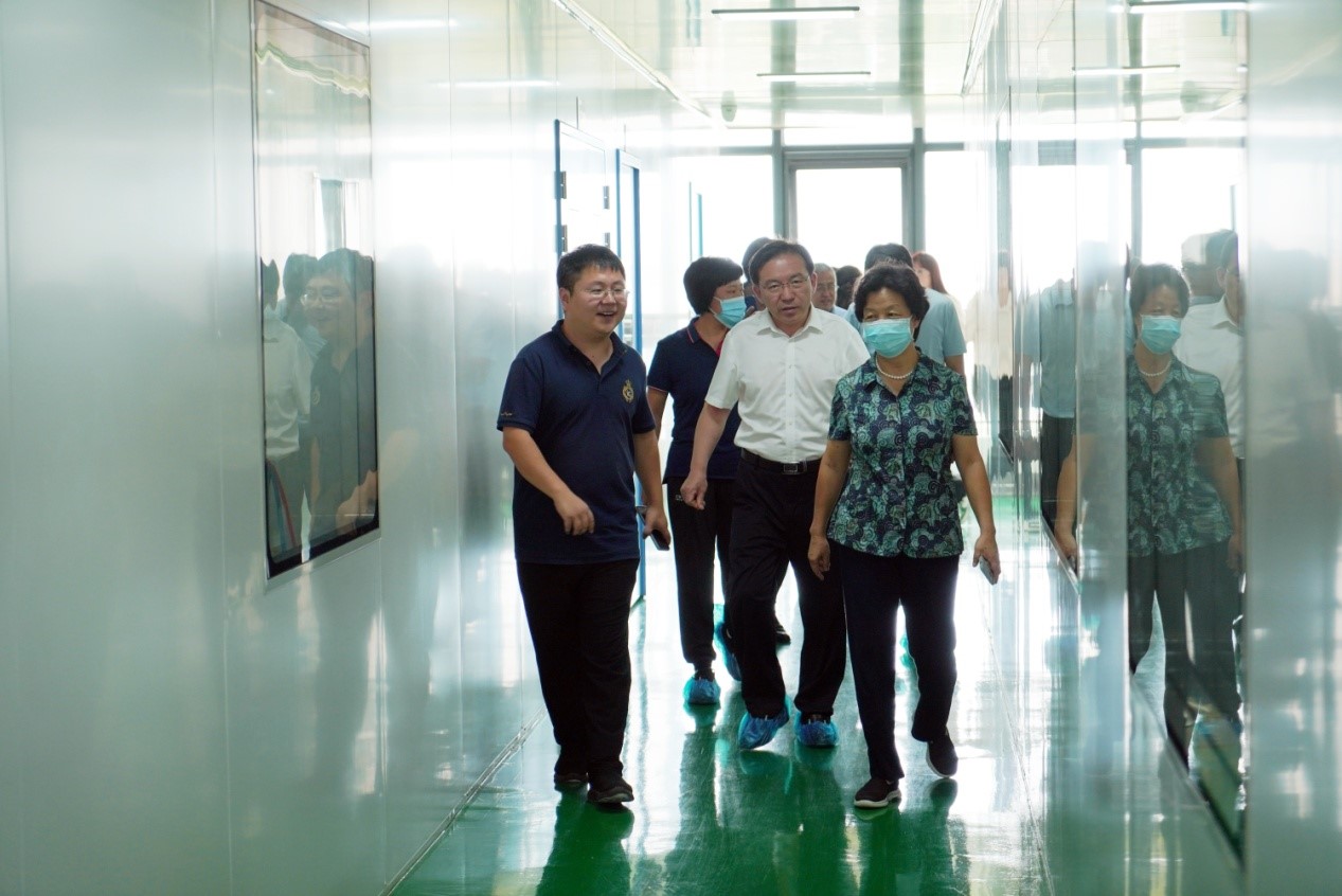 热烈欢迎朱蓓薇院士和青农大校领导莅临元达生物指导工作